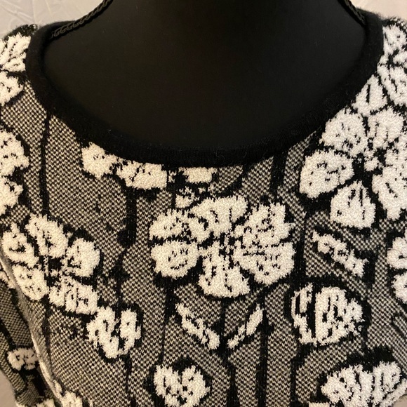 Cynthia Rowley Black and White Floral sweater - Picture 10 of 10